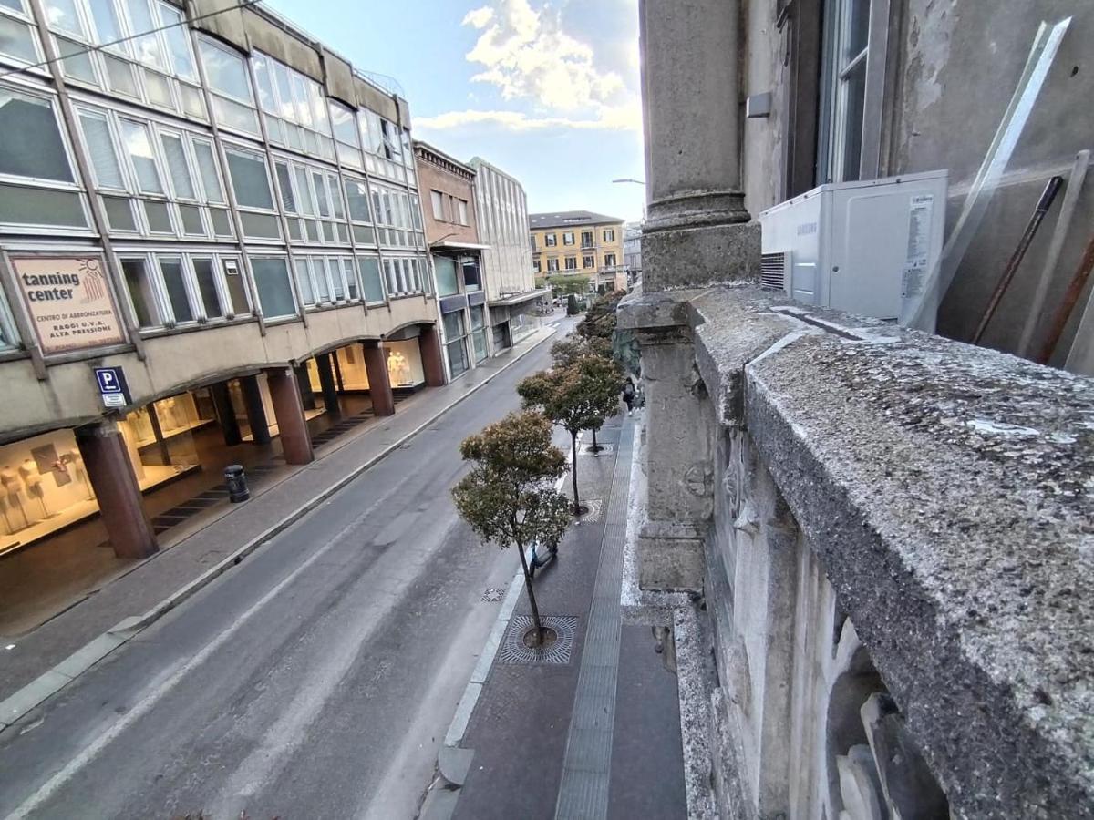 Loft Via Morosini Centro Varese - Ixihome Bagian luar foto